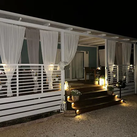 캠프장 Mobile Homes Bugi 비오그라드나모루